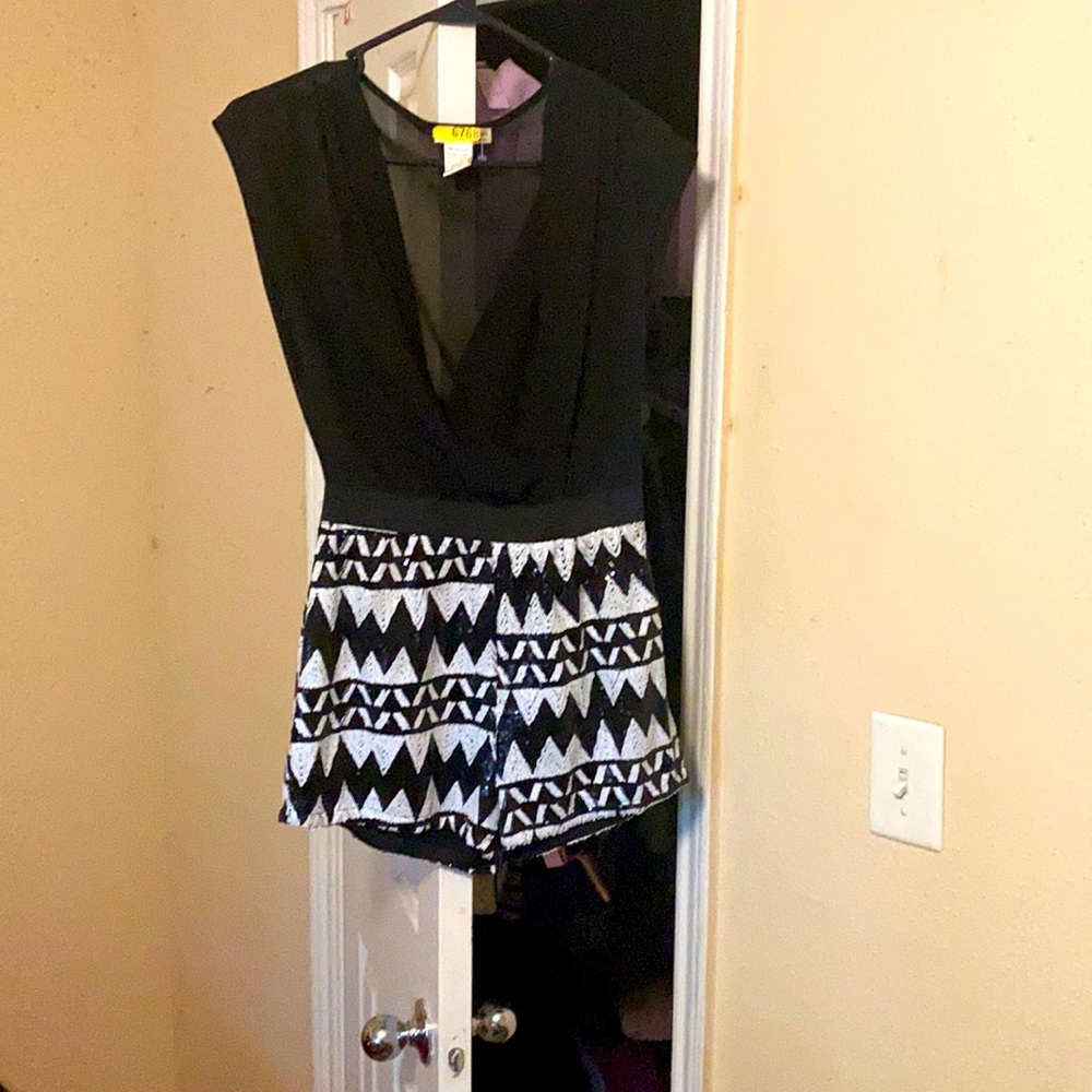 Black and white short set
